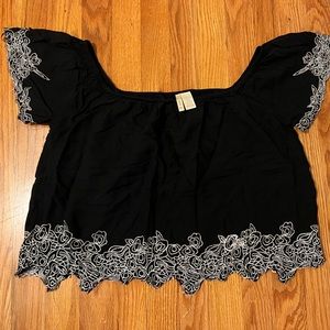 Blouse with white flower design